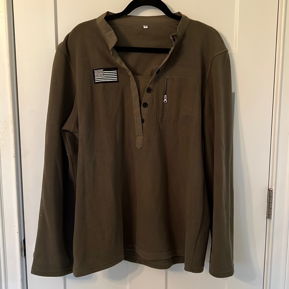 Men’s pullover with American flag patch